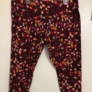 St. John’s bay patterned leggings stretchy